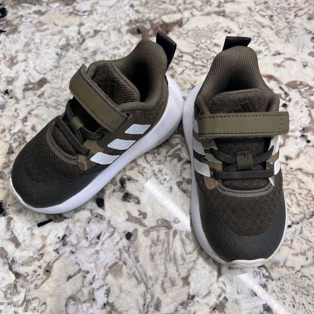 Kids Adidas camouflage sneakers, Velcro strap. Size 5.5 little kids Worn Once!